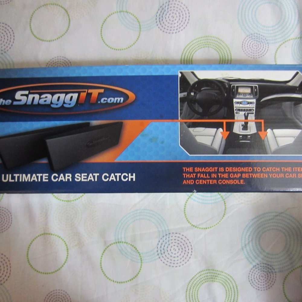 PAIR /THE SNAGGIT/THE ULTIMATE CAR SEAT CATCH-BLACK IN COLOR